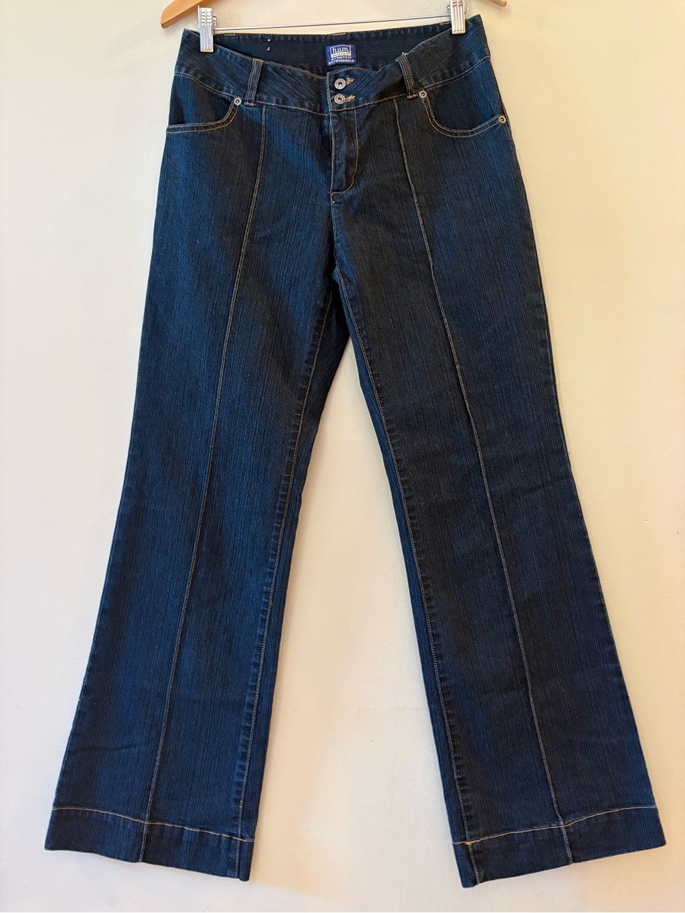 VTG B.U.M. Equipment Dark Wash Seam Jeans with light flare, women’s Sz 10.